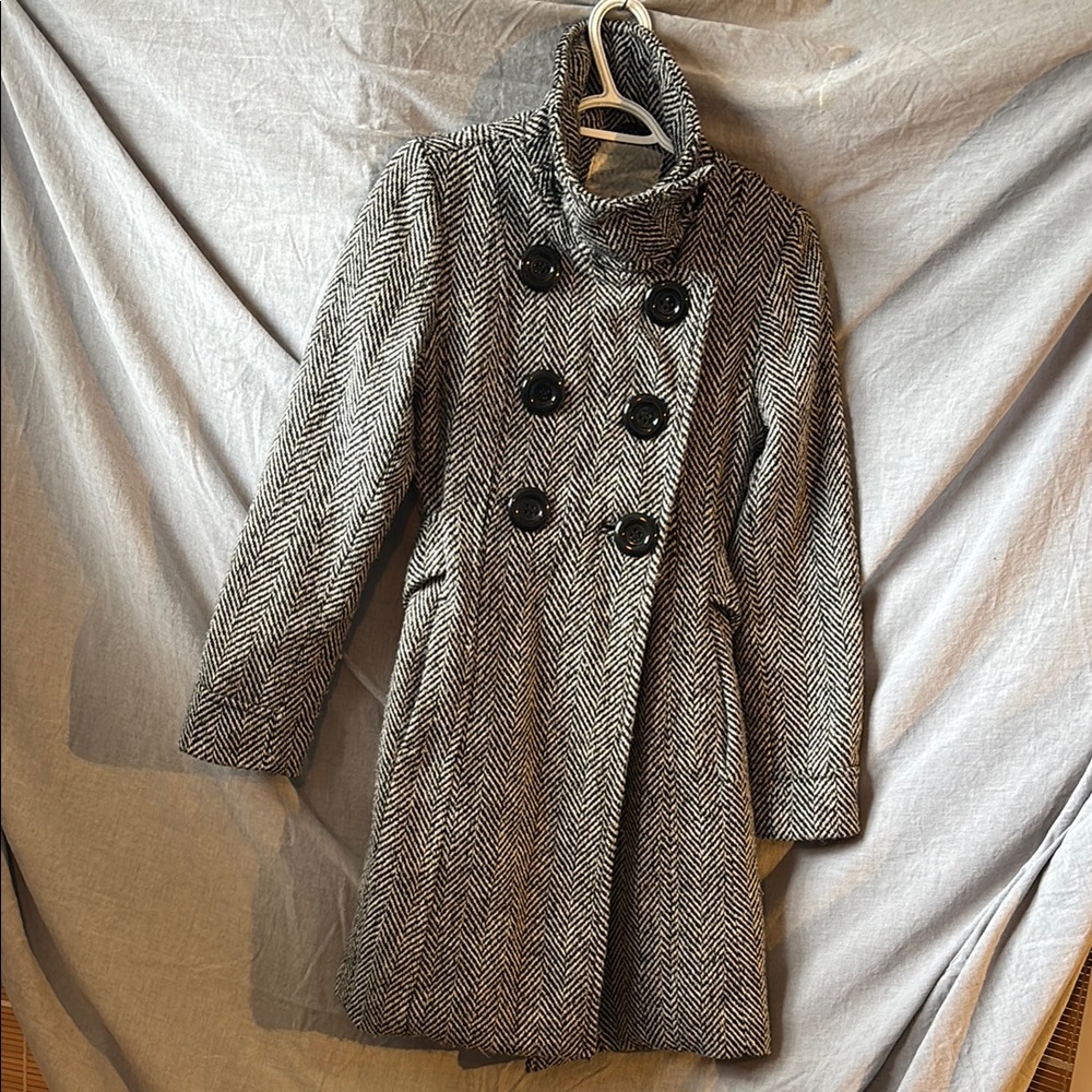 Women's Herringbone Double-Breasted Coat - Black and White with collar